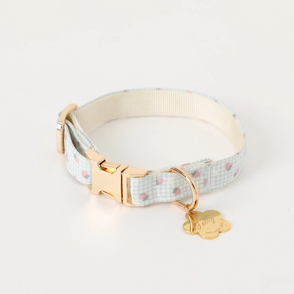 product_image_1763951678.webp ギンガムチェックいちごフラワーチャームカラー+リードSET【名入れ彫刻対応】 - Image 1